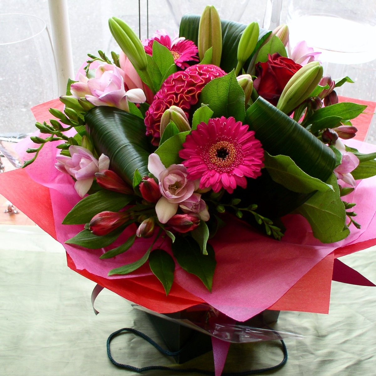 #flowers for #MotheringSunday 14/03: Order online via zaraflora.com for local delivery in #EastGrinstead #ForestRow #Lingfield #Copthorne #CrawleyDown #Felbridge #Dormansland #MothersDay zaraflora.com/occasion-24/mo…