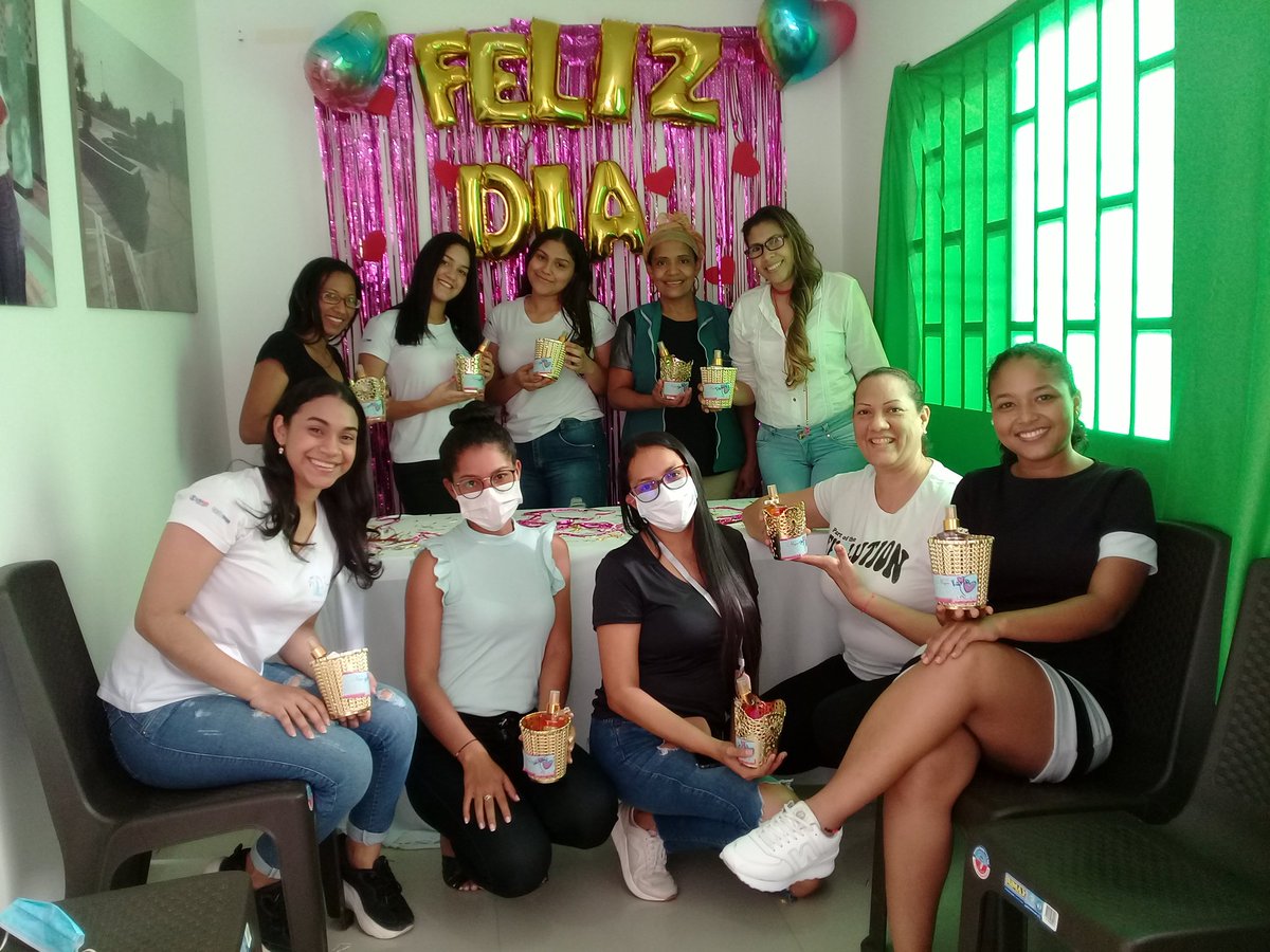 asangelcolombia's tweet photo. Y así celebramos el #DiaInternacionalDeLaMujer con un agradable compartir con nuestras lideresas comunitarias y asociadas #8March https://t.co/hK49wRUcr4