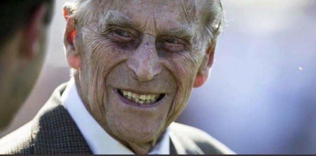 walkerlaaaa's tweet image. The Royal family are worried about Archie's skin colour when Prince Philip is purple.