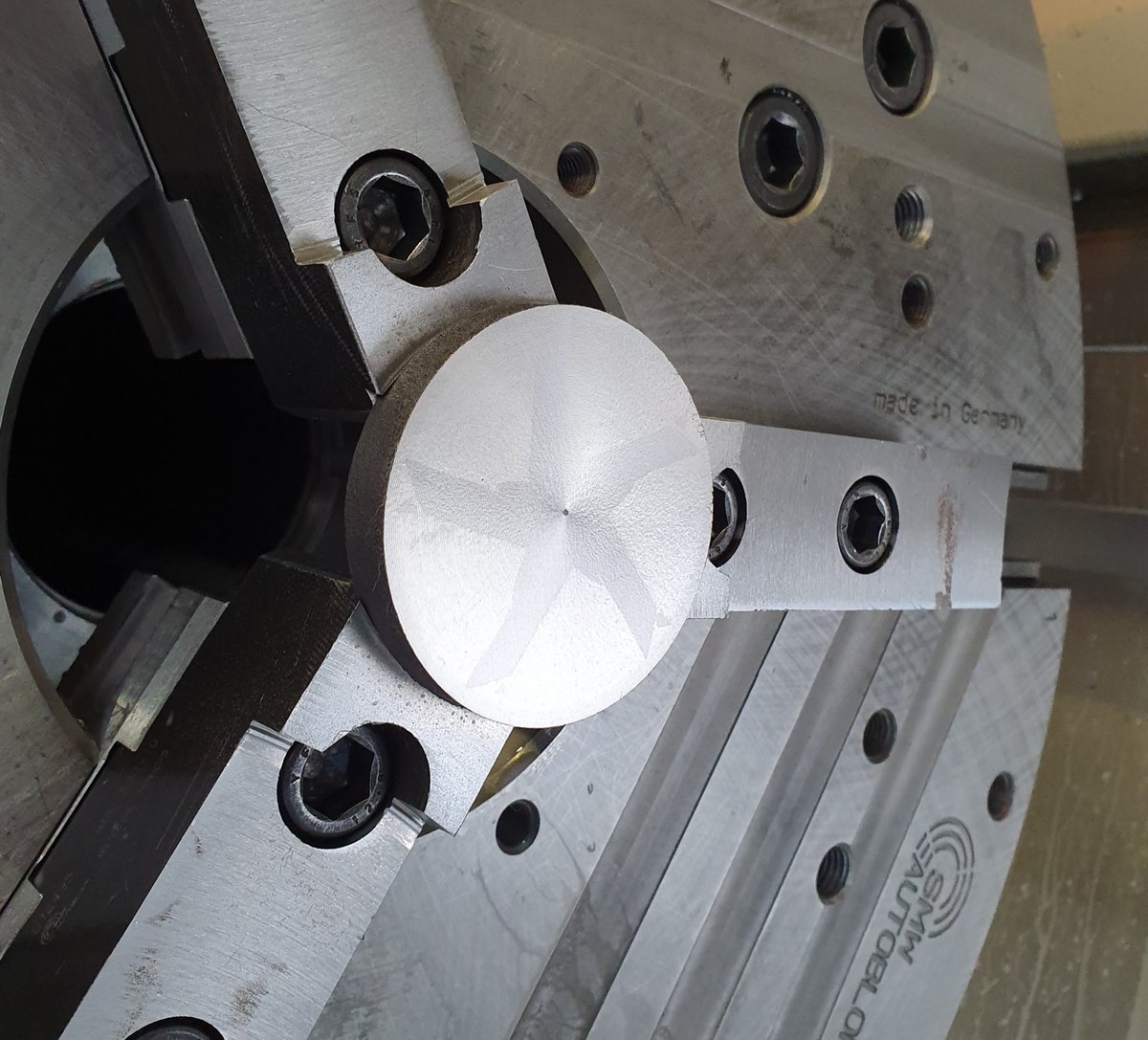 This fantastic image was highly commended in our Image Competition. Thanks to sponsors <a href="/FreemanTech/">Freeman Technology</a>  @Verder_Science Scattered light from the as-machined surface of a mul-Ti alloy component by Oliver Blanch/Dr Daniel Suárez Fernández