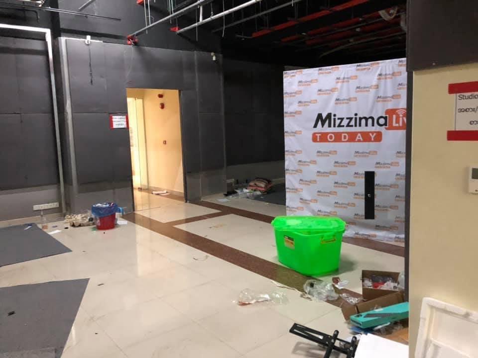 ThuHanna4's tweet photo. Mizzima office in Star city Thanlyin was destroyed by the coup junta and no arrests have been made so far.
 9.3.2021 6: 00Pm. #WhatsHappeningInMyanmar #Mar9Coup #R2PforMyanmar #OpCCP @RapporteurUn @freya_cole  @YourAnonCentral @cape_diamond @TostevinM https://t.co/JpIlsDFlo4