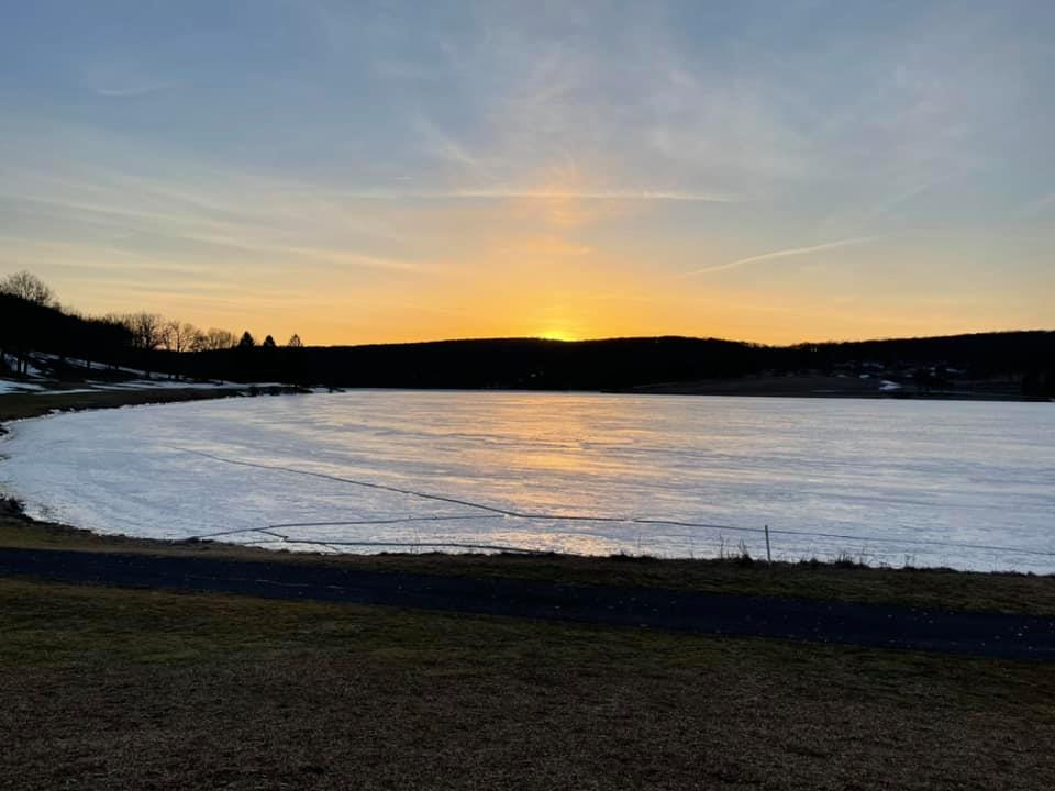ALResort's tweet photo. Each day holds something special at Alpine Lake Resort✨
📸: JJ Jequetta Riley Fouts
#AlpineLakeResort #liveyourdreams #findyourpeace #mountaintretreat #closebybutworldsaway #stayandplay https://t.co/jMsbCgN3d0
