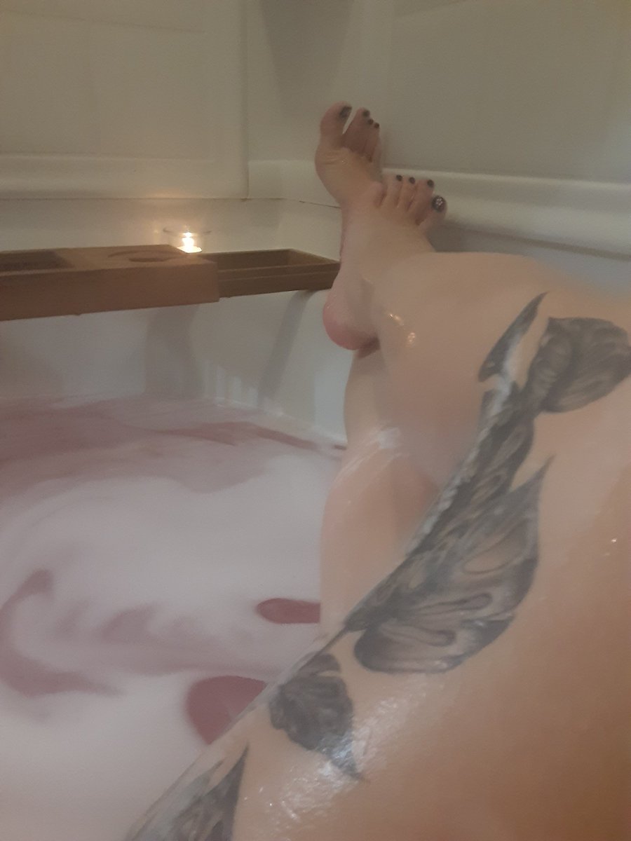 SosoftSammy's tweet photo. should I make another bath video?💦💦 who wants to buy it? I'll personalize it just for you. 🤗 https://t.co/TG2n0CO3AJ