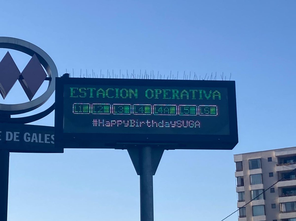 metrodesantiago's tweet photo. #HappyBirthdaySUGA

Los amigos de Army nos pidieron un desafío para saludar a Suga en su cumpleaños.  Aquí va: si esta foto de la pantalla de estación Príncipe de Gales llega a los 2.000 RT, hasta las 13:00 hrs, ponemos el saludo en toda #L4 😏 En sus marcas, listos… fuera 🙂 https://t.co/ukXFGfMaEG