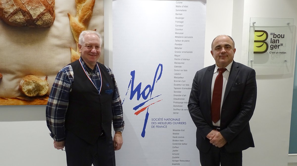 cnbpf's tweet photo. @cnpbf s’associe à @SocieteMOF , leurs Présidents respectifs, Dominique Anract et Jean-François Girardin, pour l’organisation du concours Un des Meilleurs Apprentis de France Boulangerie à compter de la session 2021.🇫🇷   #concours #formation Voir le CP ↪️ https://t.co/0gNnC0twSF https://t.co/S1YmsHHIXz
