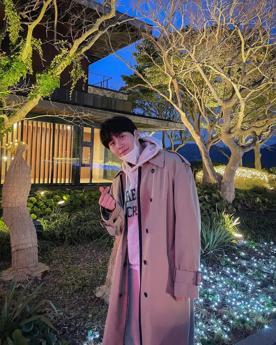 seonhuniverse's tweet photo. [KIMSDATAGRAM] #RealTimeSeonHo
-
Off from work actor Seonho discovering the beautiful landscape, wanted to show it to u guys he decided to take pix! 📷
-
#KimSeonHo #Kimsda #CF #Filming #Finished #GoingHome #KimSweet #CoolActor #Support #CoolFans #TodayToo #Brightly #SweetDream https://t.co/hEJqzDmAJu