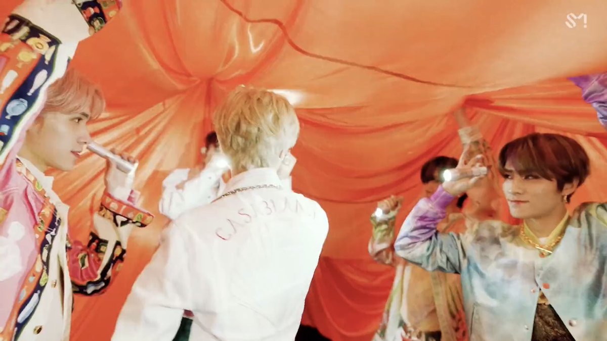 กุยังไม่มุ้บออนจากรูปนี้เลย จังหวะตกหลุมรักที่งานห่มผ้าเจดีย์