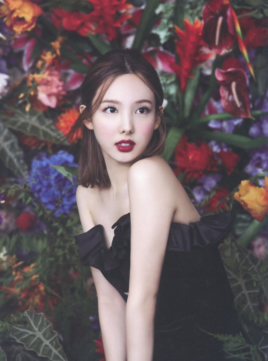 SCAN] TWICE MONOGRAPH EYES WIDE OPEN Nayeon (page 10, 11, 32, 33