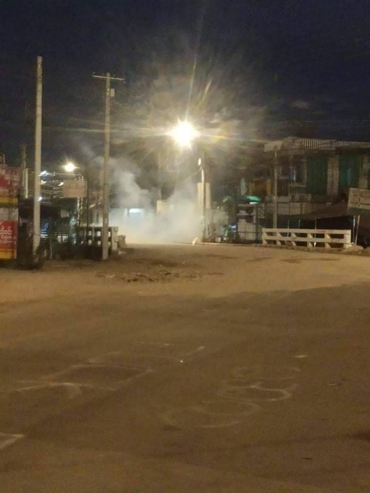 Hnine69865335's tweet photo. Happening now
In Dawei
Terrorist polices are shooting with various guns and weapons and destroy motorcycles.
#Mar9Coup 
#WhatsHappeningInMyanmar https://t.co/8myzHNUXXf
