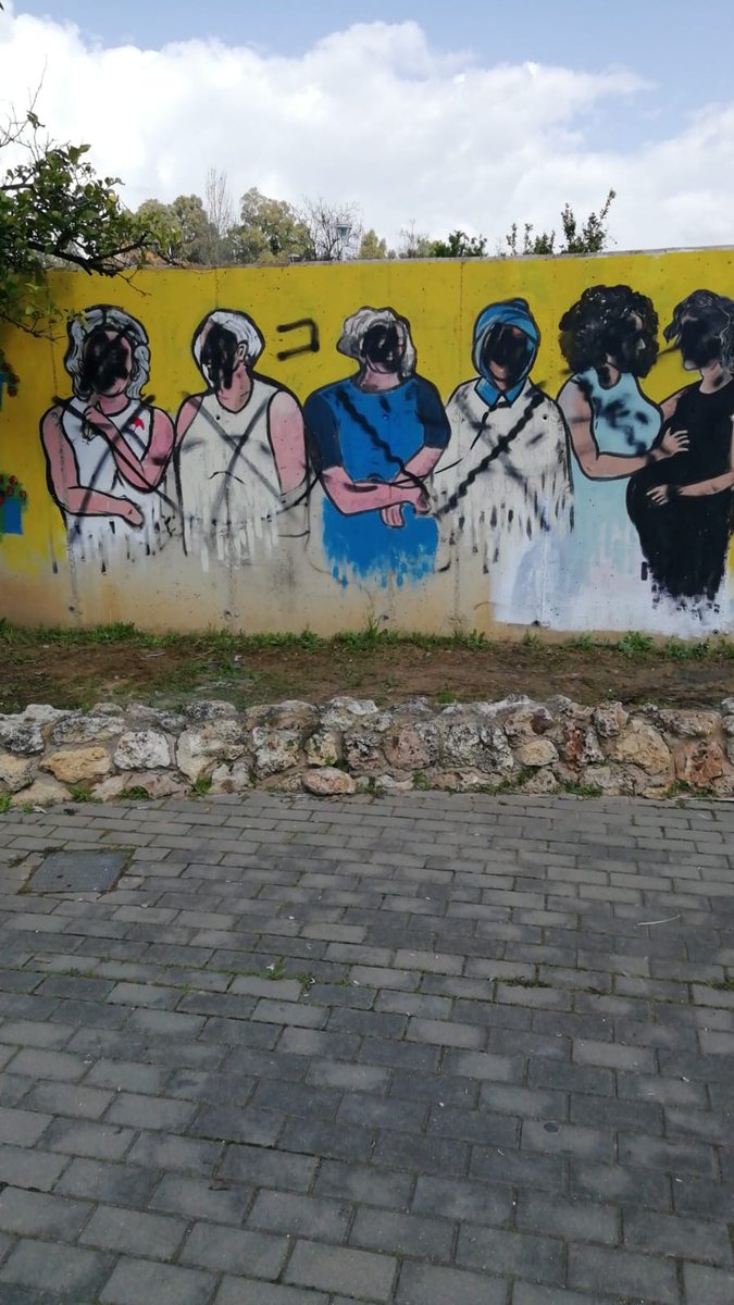 La semana pasada hice un mural en Huelva con motivo del 8M. Me acaban de comunicar que hoy ha amanecido así. Estoy en shock.