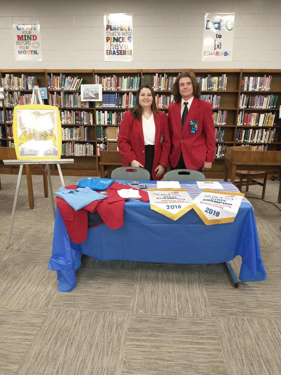 LCSkills_USA's tweet photo. Freshman orientation was a success! Glad SkillsUSA could be a part of the evening & discuss our chapter with soon to be Falcons. #onelc #falconfever https://t.co/m0AbOIpJyP