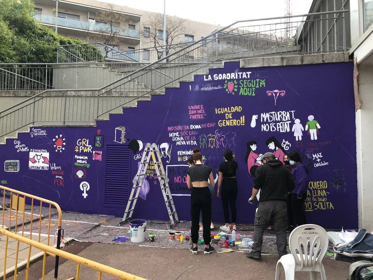 baixllofemi's tweet photo. Avui ens recuperem, però seguim combatives ✊♀️

Avui rememorem imatges i tenim cura de totes per mantenir visible que defensem #VidaVsCapital https://t.co/m1Jxs2R45y