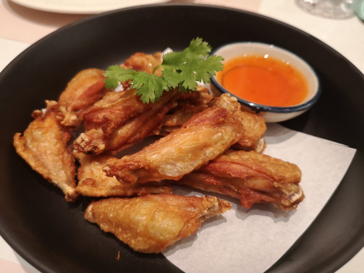 jehkatieee's tweet photo. มื้อเย็นวันนี้มากินร้านอาหารไทย Midtown Thai Buffet ผ่าน Hungry Hub 590-.( 2 ชม.) 🚩พิกัด พารากอน อร่อยจัดจ้าน โอเคนัมเบอร์วัน อาหารไทยไม่แพ้ร้านไหนในโลก 🇹🇭✨ อร่อยทุกเมนู แต่ต้มยำกุ้ง🦞ออกทางกะทิเนอะหน่อย หมูกรอบคั่วพริกเทียม คือเด็ด!👍 #อร่อยไปเเดก #อร่อยไปเเดก @aroii  (มีอีก) https://t.co/MfJfYypJXR