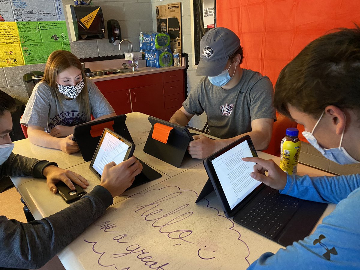 MrsMadisonWhite's tweet photo. Debate prep in AP Language and Comp - We love to argue (respectfully of course). #RaidersThrive #SRHS2021 @amandakmacon @RebeccaRGlenn @AmyWiseSRHS @farmersrhs https://t.co/YLKftcuNuJ