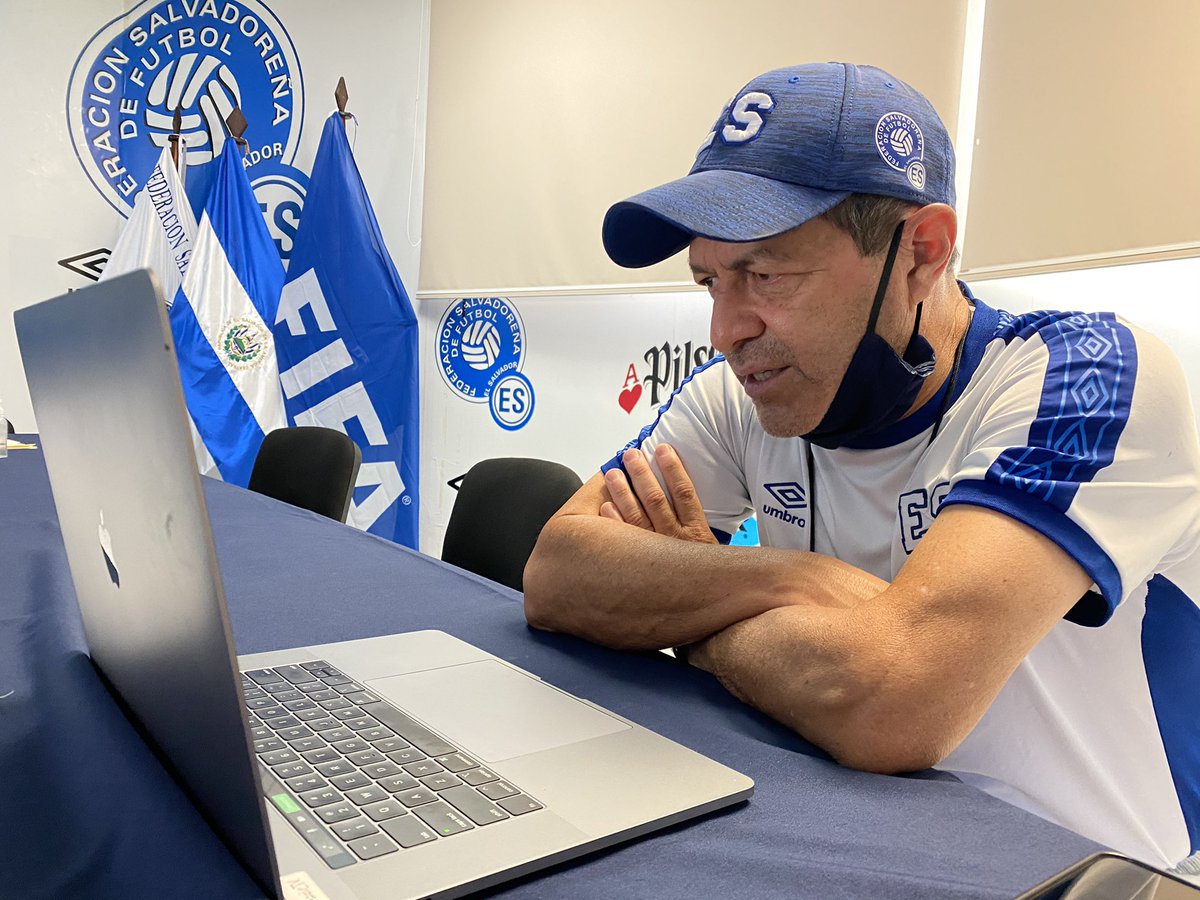 LaSelecta_SLV's tweet photo. 🇸🇻🗣| “Todos los jugadores están listos para viajar a México, estamos fortaleciendo la parte táctica para afrontar de la mejor manera los partidos de la competición” @hugoperez_07 

#ElSalvador #SelectaPreolimpica https://t.co/SJnjhYWVMM