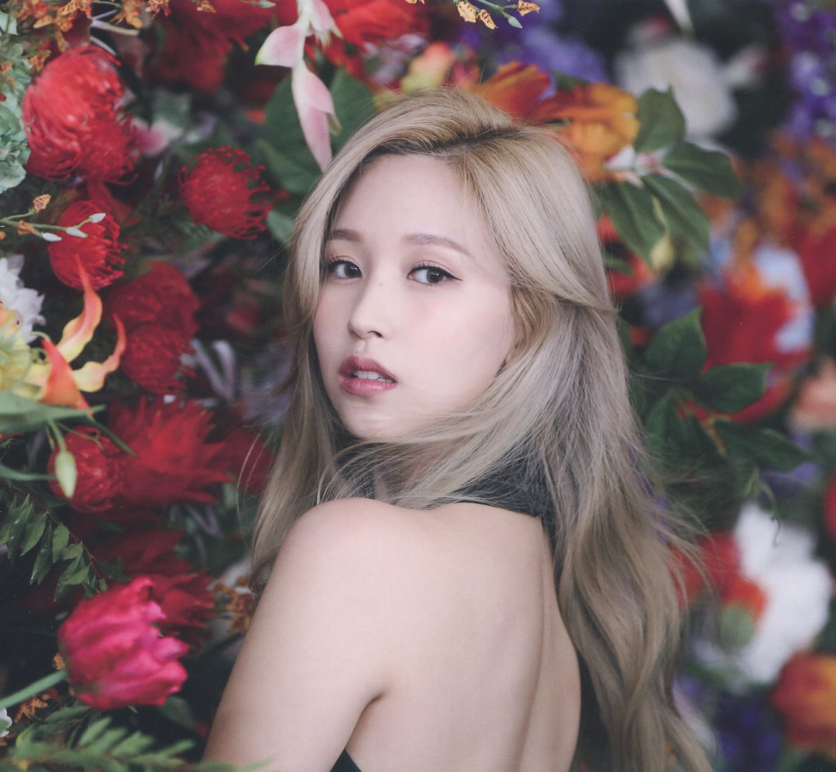 SCAN] TWICE MONOGRAPH EYES WIDE OPEN Mina (page 20, 21, 42, 43