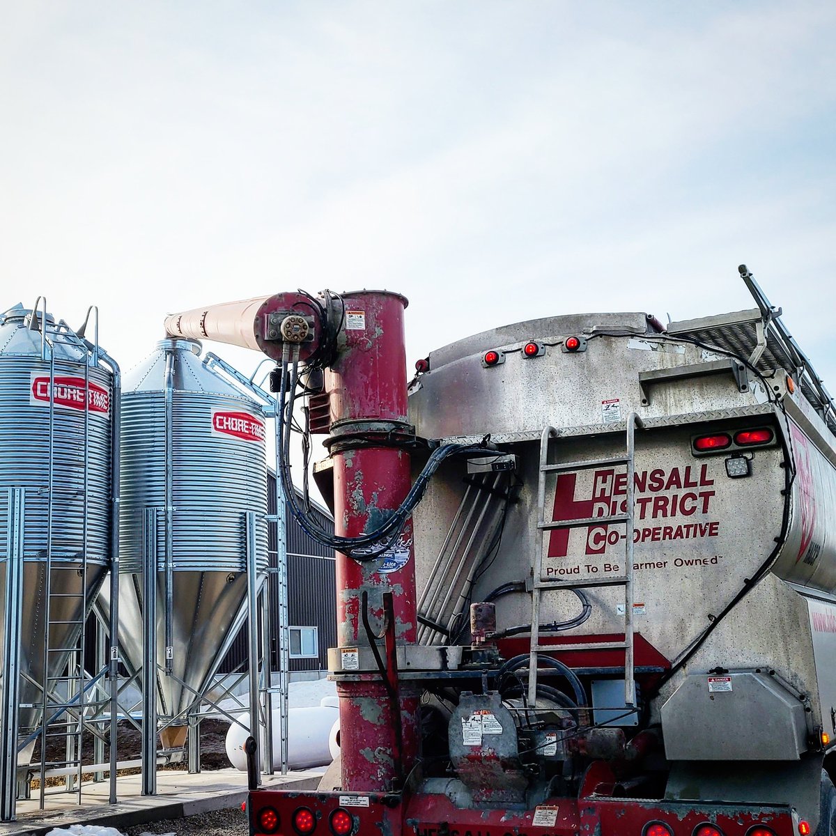 Keeping the chicks all fed up. <a href="/HDCFeed/">Hensall Co-op Animal Nutrition</a> <a href="/OntarioChicken/">Chicken Farmers of Ontario</a>
