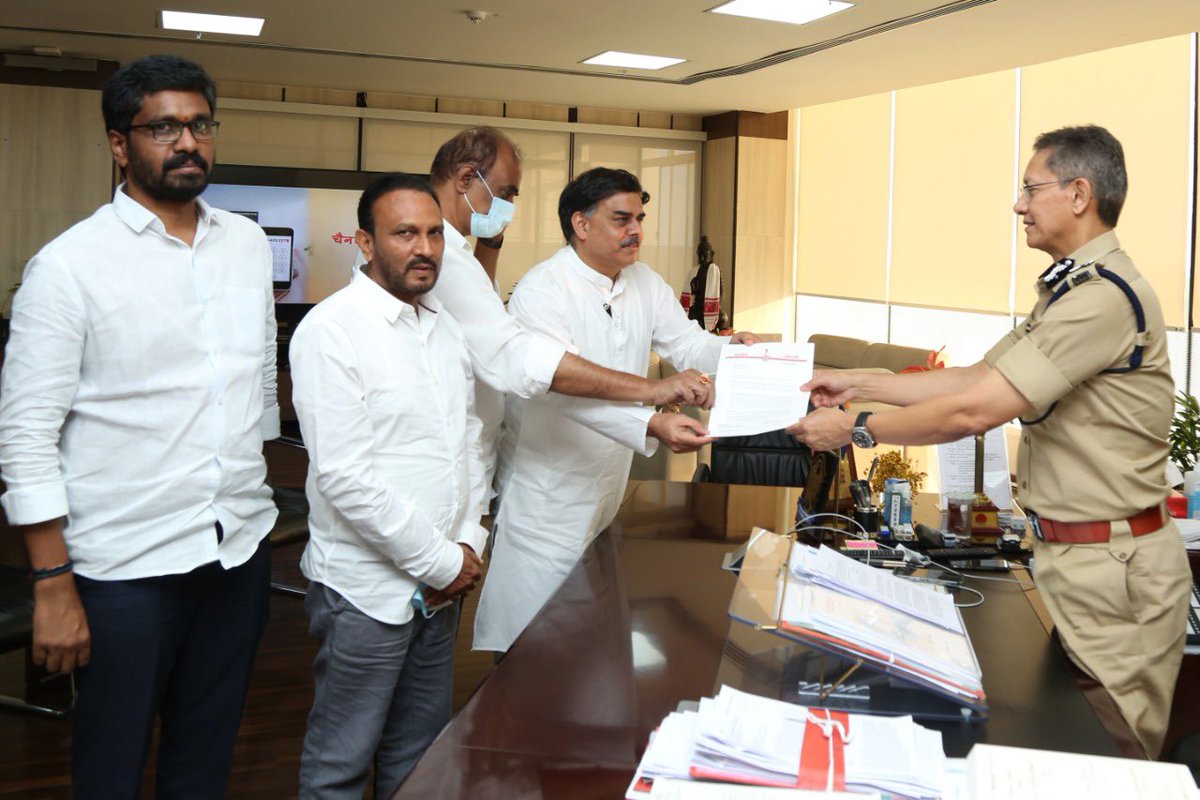 mnadendla's tweet photo. On behalf of our party we met AP DGP Sri Sawang and explained various violent incidents perpetrated by Ysrcp activists across the state on our cadre. We urged him to intervene and ensure that elections are conducted in a fair manner and JanaSainiks are not harassed by false cases https://t.co/alZuB2LBwR