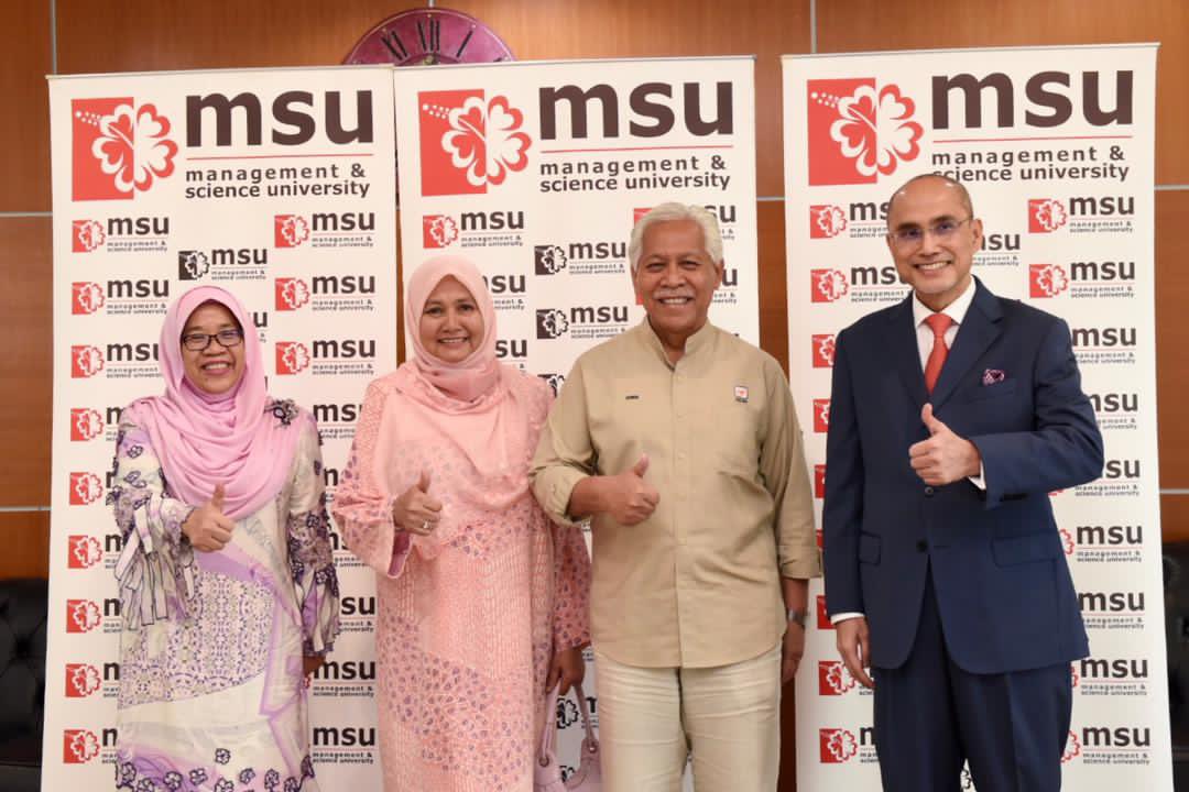 MohdShukriYajid's tweet photo. Glad to receive YB DS Idris Jusoh, Chairman of FELDA for a visit to Management &amp; Science University. Sharing session on FELDA  transformation program &amp;  @MSUmalaysia commitment for quality education globally. @idrisjusoh @MSUCollege @FeldaLKTP @DrNorainiAhmad https://t.co/QRsxcYwwI9