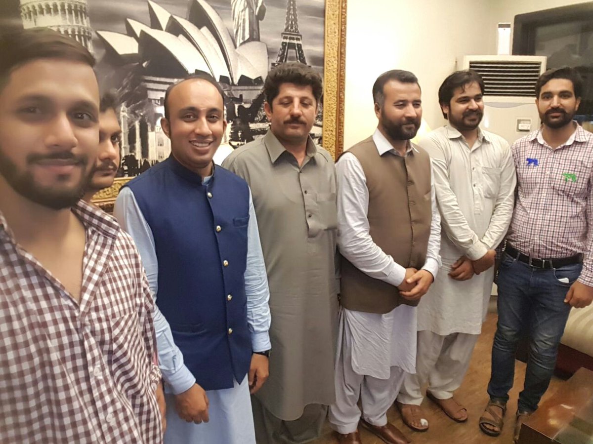 Muhamma48278669's tweet photo. مسلم لیگ(ن) کے دو نعرے ہیں
" ووٹ کو عزت دو " اور " وزیراعظم نوازشریف "
#LionessIsBack 
@AyeshaRajabAli1 @Abidrazakotla @MaizaHameed @saadimugl @WaleedAsifButt1 @TahirMughalPml1 @IkramMughal86 @ZeshanMalick @Atifrauf79 @Chwaqasjuttpmln @Abadali123 https://t.co/gan9lflJy3