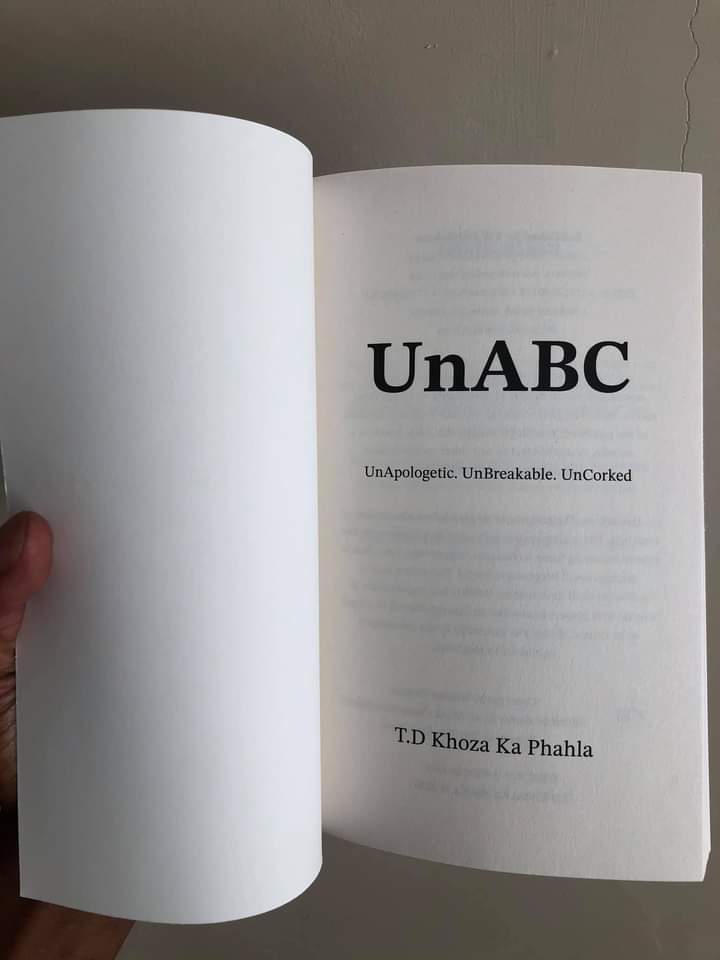 TumeloUnabc's tweet photo. If you're an avid reader, and you like English in its vastness - get yourself a copy (or two) of the readable #UnABC. DM me or find it at selected @ExclusiveBooks stores. #SmallBusinessChooseDays @Our_DA https://t.co/IQDdhzOesD