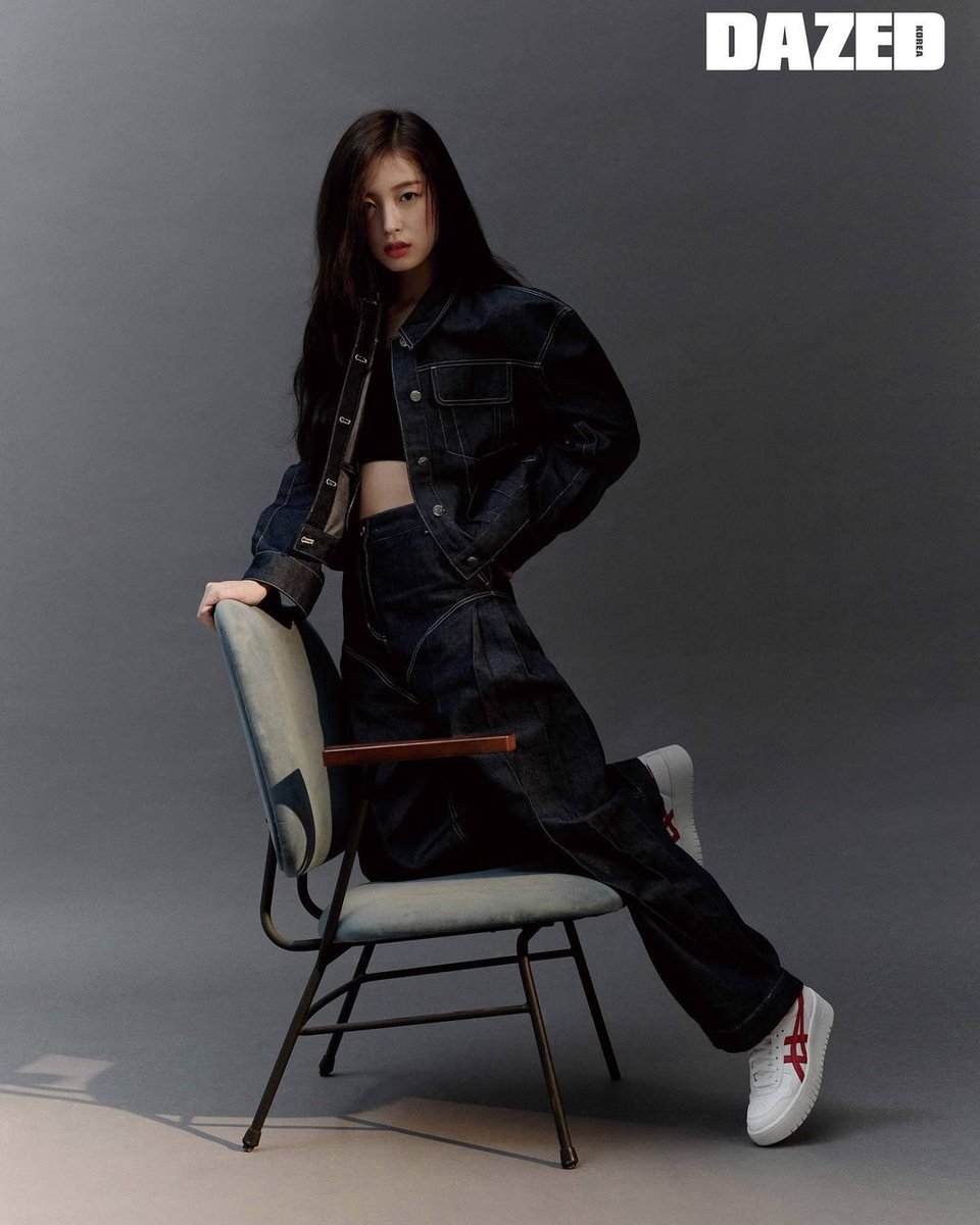 ZuseFashionBook's tweet photo. ARIN FOR DAZED AND CONFUSED KOREA: https://t.co/katO507j2z https://t.co/rCEtclwJ4N