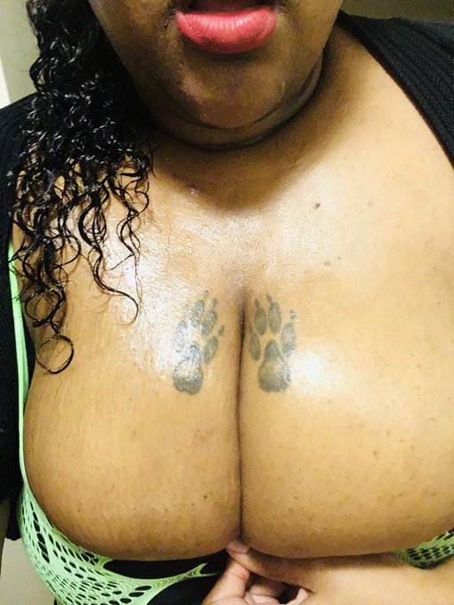 Big Titts With oil on Tuesday Join me 3$ Sale Onlyfans !!!! Subscribe Retweet followers onlyfansbabe