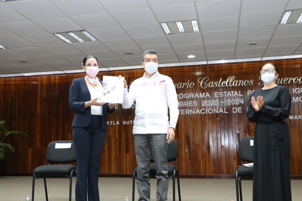 SESESPChiapas's tweet photo. El Secretario Ejecutivo del #SESP, Sergio Alejandro Aguilar Rivera, asistió a la "Presentación del Programa Estatal para la Igualdad entre Mujeres y Hombres 2020-2024 y Conmemoración del Día Internacional de la Mujer" la cual fué encabezada por el gobernador, @RutilioEscandon. https://t.co/m4710N9OmA
