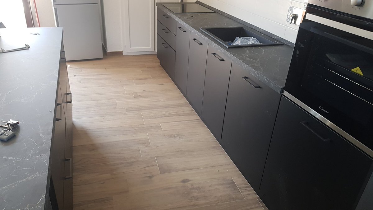 demonia_miss's tweet photo. -3 to moving day.

Send your wages as I'll be busy spending them for my relax after all the work I am going through alone to get things done in time.

This lockdown prevents even my good local boys to sweat for me.

I'll take your money instead

Sneak peak of my new 20k kitchen⬇️ https://t.co/L3uw83zRnh