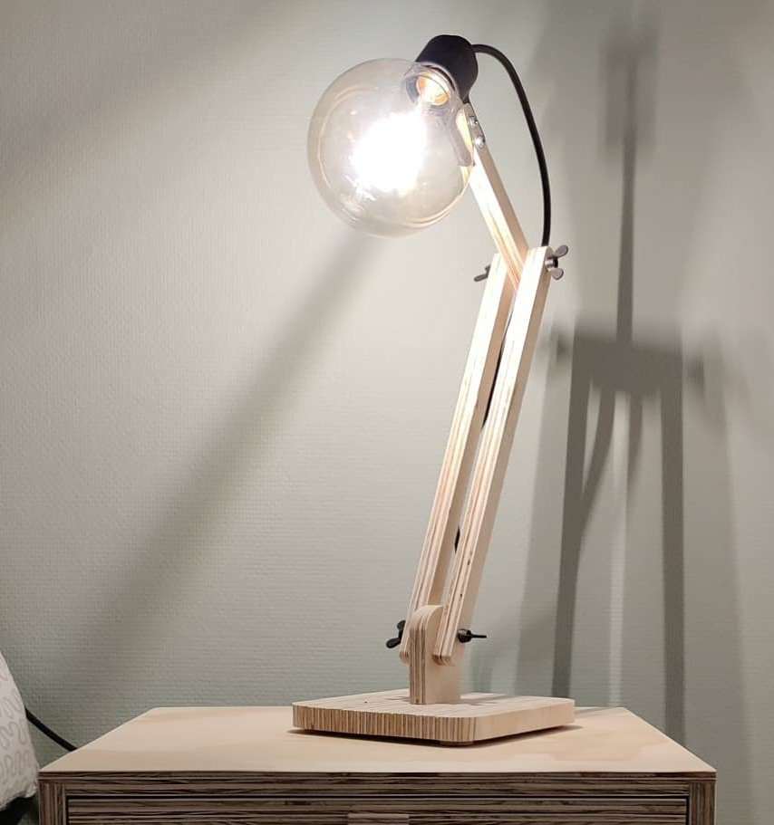 ruurdpotma's tweet photo. Light one is born💡🤩. I had some scrap materials leying around in the shop from the bedside table build, so I decided to make some lamps that would fit this new build.

#homedecoration #lightdesign #bedsidelamp #diyprojects #plywoodfurniture https://t.co/dGPStDxOos