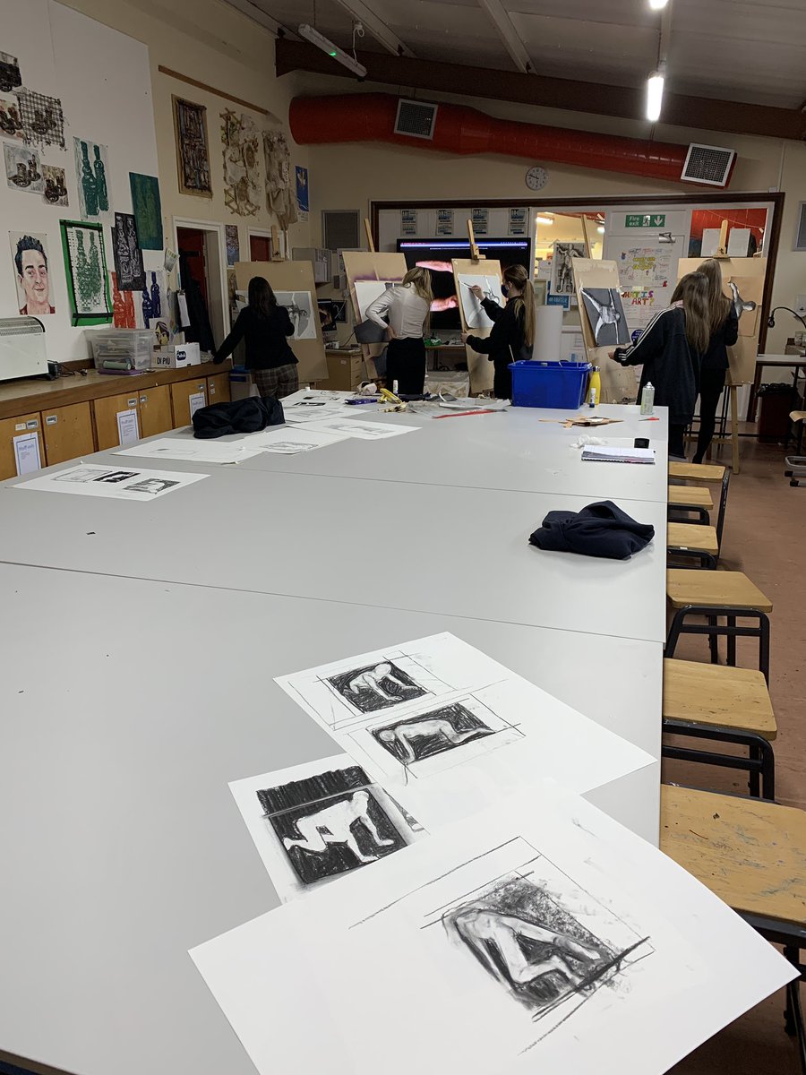 BarneyART1's tweet photo. Our Lower Sixth artists have been receiving remote #lifedrawing lessons over #Lockdown #lockdownart #homelearning #alevelart @barney_school @BarneyART1 https://t.co/jPh2ikHbme