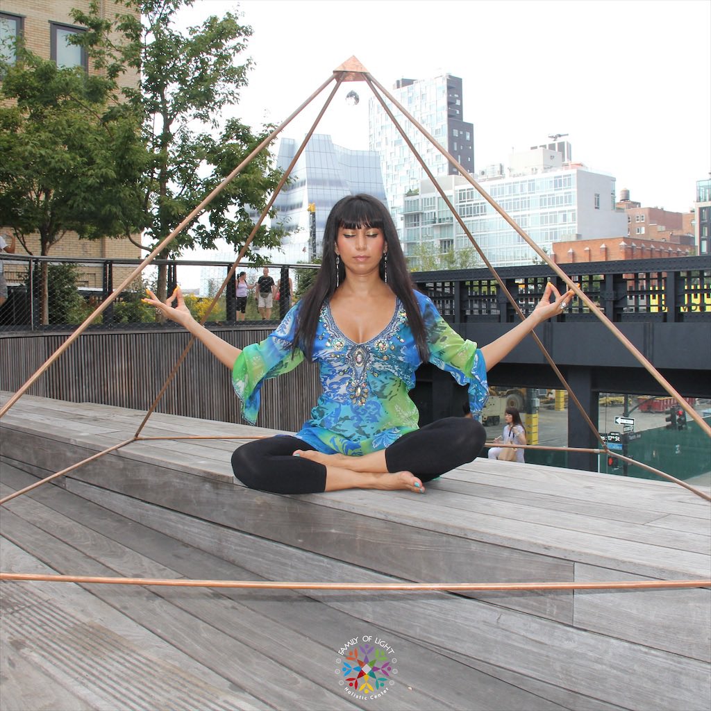 FOLHC's tweet image. Our Family of Light Holistic Center Founder &amp;amp; Grand Master-Teacher  @alaknanda_nabar meditating in the #urbanjungles of #NYC with our Unique #PyramidMeditation Technique #meditation #founder #grandmaster #pyramid #pyramidmeditation #copperpyramid #holisticlifestyle #holisticlife