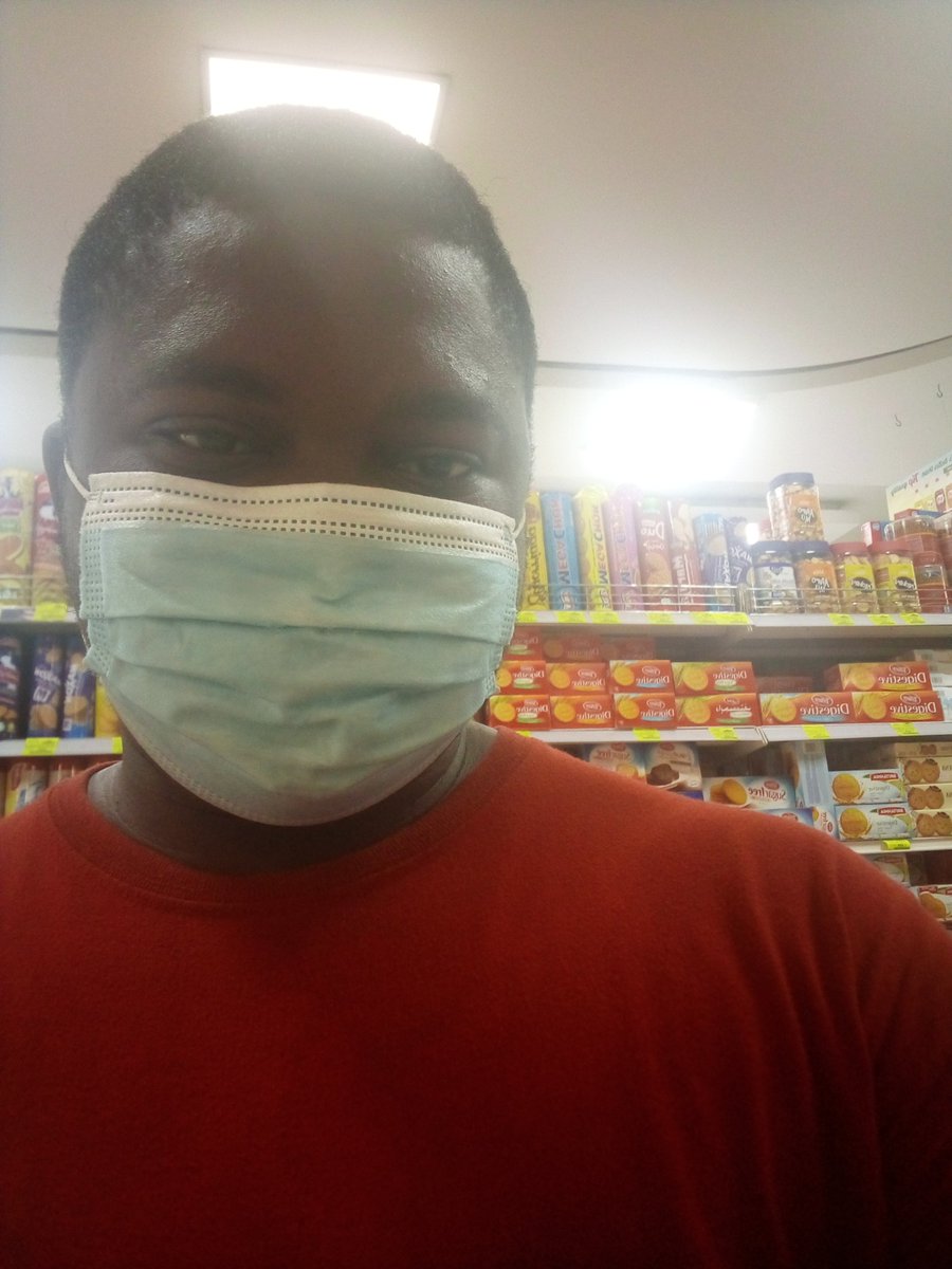 mouenthias's tweet photo. J'ai été agréablement surpris ce soir quand je suis entré dans un supermarché à Douala. Le vigile à la porte exigeait le port du cache-nez à tous les clients. Alors qu'ils avaient déjà relâché avec les mesures barrières ici
#JamaisSansMonMasque #BloggersVsCovid19 #ABCVaccination https://t.co/GObExb8v7L