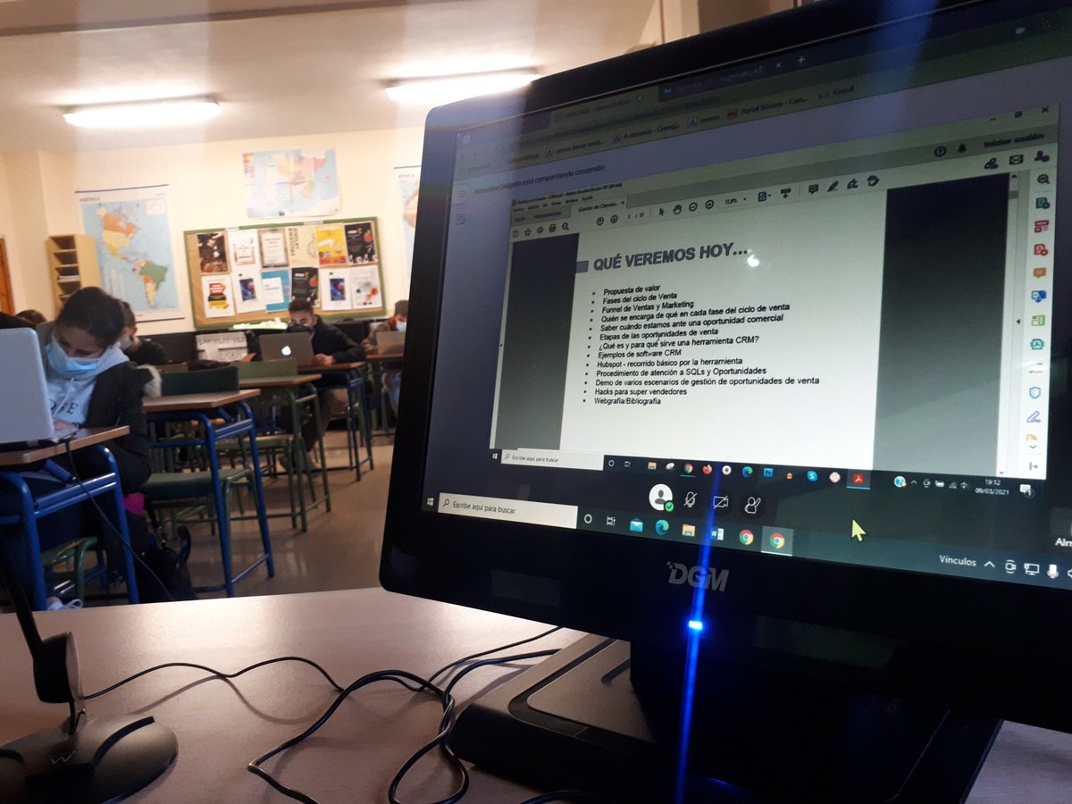 FP_eel11's tweet photo. "Los clientes necesitan hablar con los equipos de ventas para que los guíen a traves de la compra?. Gracias a Almudena Delgado @wildwindmkt #crm #procesosdeventas #marketinonline #FP #marketingdigital #equiposdeventas #malaga @FP_VeraGarcia https://t.co/lhYgjccVib