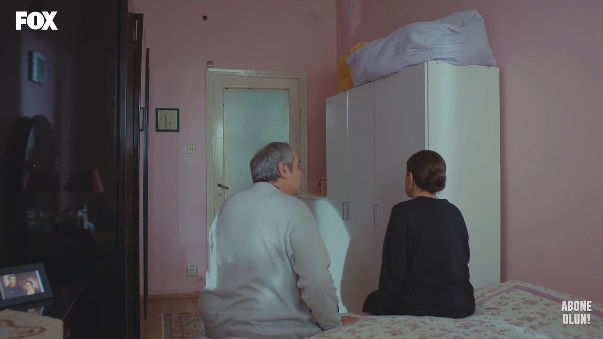 FilizArgOf's tweet photo. Por q no podemos?

Que tratas de decir con eso Hatice?
Ceyda es como de la familia.
Pretenderemos q Emre no es el papá de su hijo?

Vas a fingir q no lo sabias!?
No podemos ser sus cómplices!
Entregaras a tu hija sabiendo esto? No es posible!

#FuerzaDeMujer https://t.co/Z4DaCKRMH3
