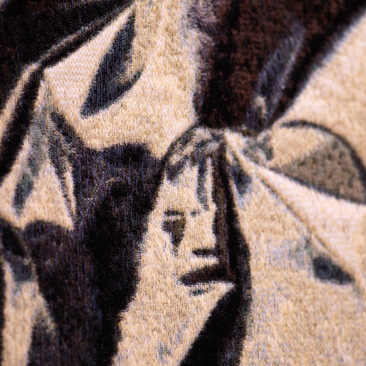 mkg_art's tweet photo. Today's featured #womanartist is #PaeWhite! We were able to commission her #aluminumfoil tapestries, swipe left to see a close up!
#textiletuesday #mkgart #mkgartmanagement #womenartists #internationalwomensday #womenshistorymonth #womeninarts #contemporaryart #paewhite #1301PE https://t.co/y82tYDModC