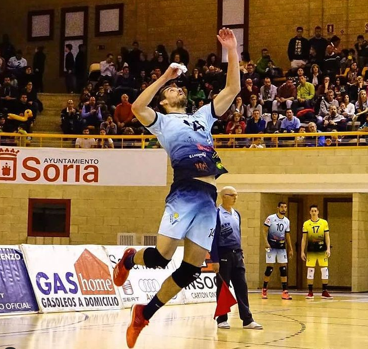 #ZetaNews📰 | Gerard Osorio, MVP de la 25ª jornada de Superliga Masculina

👉 El opuesto del <a href="/rioduerovoley/">Río Duero Voley Soria</a> anotó 30 puntos, logró 1 bloqueo, 3 saques y registró un 72% de efectividad en ataque

📝:bit.ly/30pYPj9