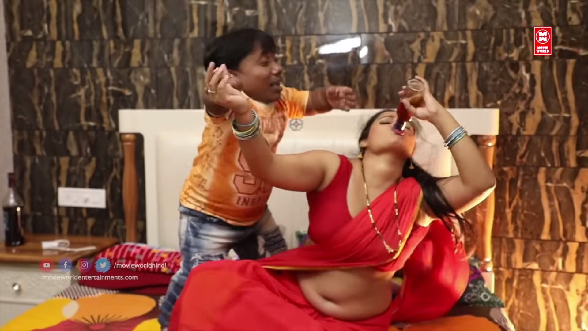 Vigovlogschannel on X: Gold Saree Lover❤️Latest Dance Video Link  :t.coGRkmOhR9KB #AnushkaShetty #Cleavage #navelqueen #navel  #Shernii #bikini #redlips #UlluApp #SimranKaur #sexy #cute #gunjanaras  #babe #BreastChallenge #SherlynChopra ...