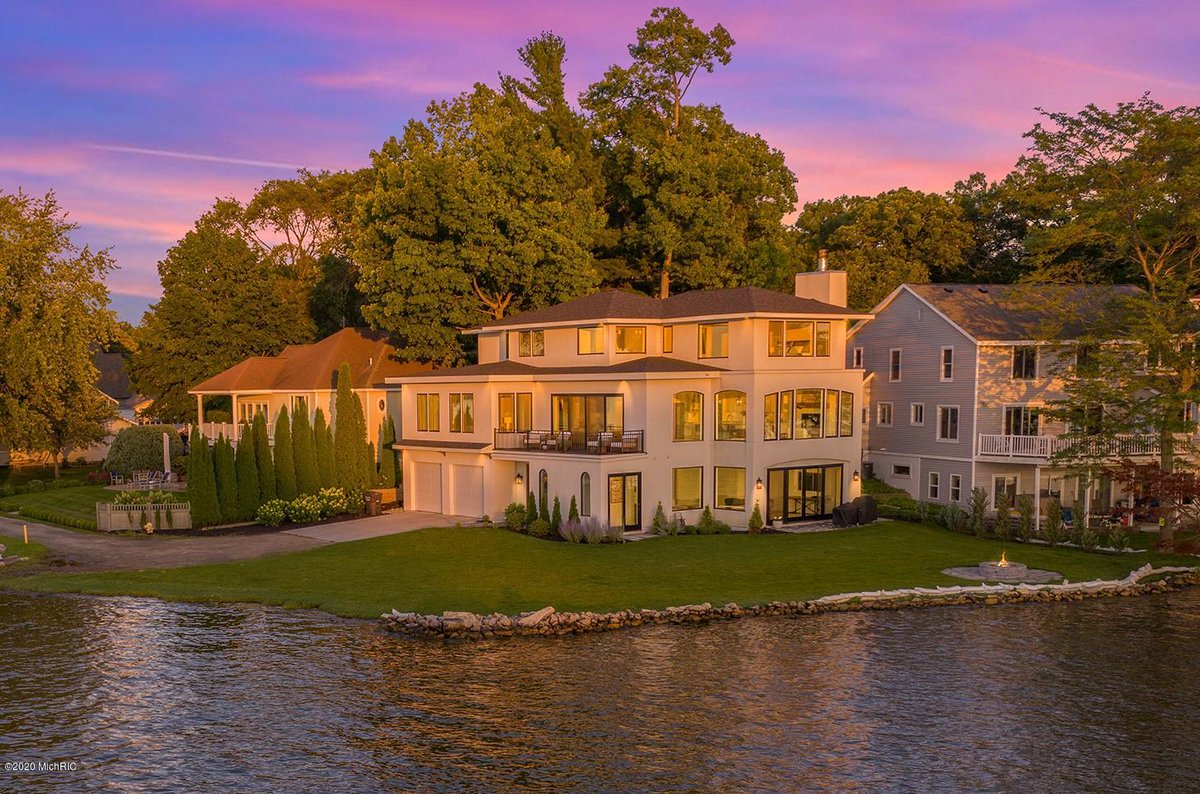 Lakefrontman's tweet photo. It's 60-degrees on Spring Lake today! That means it's time to make your MOVE to this 5 bed/6 bath home on the lake! https://t.co/zy1Y0GnQz5 https://t.co/U5RFRfazxb