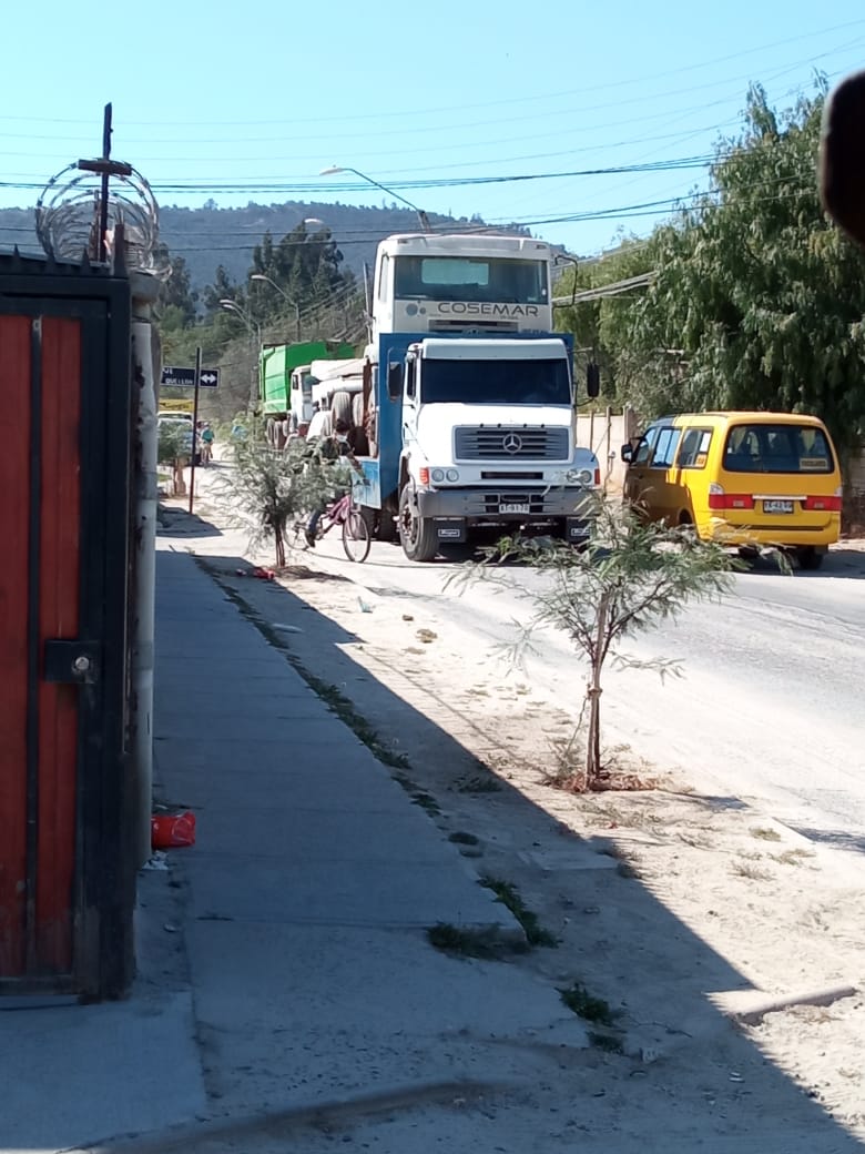 csegovia_'s tweet photo. @Chilquinta600 estimados su ayuda urgente en calle av Gómez Carreño belloto norte Quilpué v región Camión de la basura corto cable y poste de luz esta aounto de caer https://t.co/7FClnLTzLx