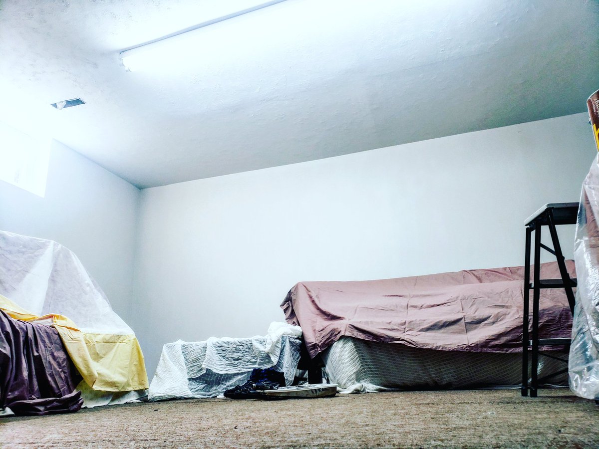 NickolasHadzis's tweet image. That's it got the ceiling painted white that was hard but I did it ceilings are hard to do #whiteceiling #ceilingwhite #basementrenovation #paintingthebasemwnt #newstudiobasementcoming #dropsheets #dropcloths #paintingthewallsdownstairs