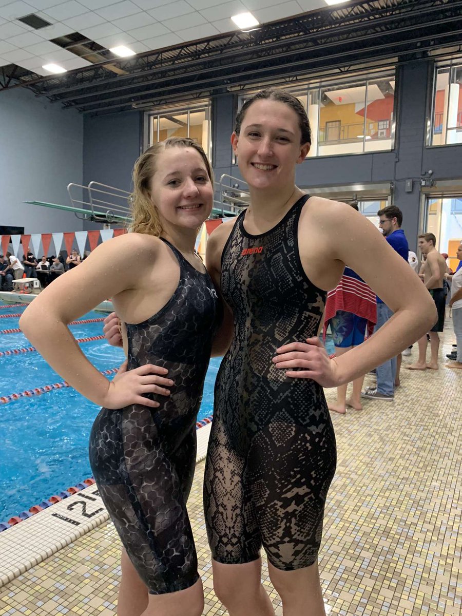 Happy 18th Birthday to our senior swimmer Leah Revo!!🎂🎉 

Have a great day!!💜