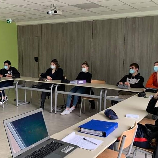 [ACTUS]

♻️ Intervention de Laura  du SICTOM Nord-Allier, pour sensibiliser la classe de 4ème/3ème au tri sélectif et pour illustrer le thème développement durable. 
.
#developpementdurable #triselectif #recyclage #compostage #sictomnordallier #MFR #mfrloireauvergne