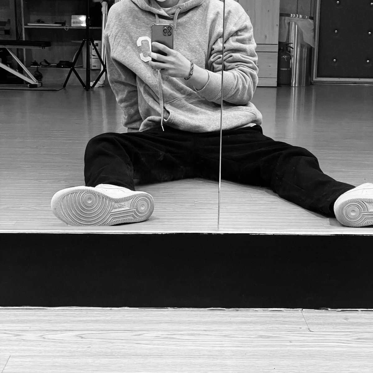 131dorotheA's tweet photo. HANBIN BREATHED TODAY 😭 OMG!
He's really watching us from afar. He thought that we need a motivation to work harder for our boys. this is his way of telling us to support our ot6 just like he do. My heart 😭♥️ Best leader

WELCOME BACK HANBIN
#BI #iKON @YG_iKONIC @shxx131bi131 https://t.co/eavIoM6nOX