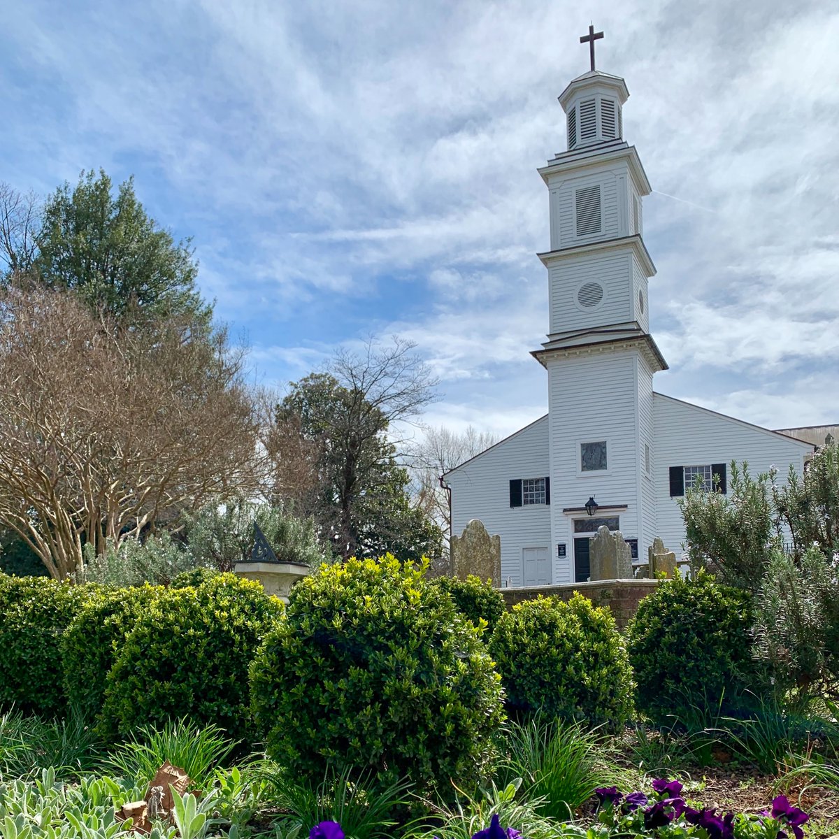 StJohnsChurchFd's tweet photo. We are open every Saturday from 10 AM - 4 PM. Stroll the grounds and take a church tour. Tickets here https://t.co/D7siL4iiac #history #revwar #colonialVA #tour #RVA https://t.co/614cv6tKZj