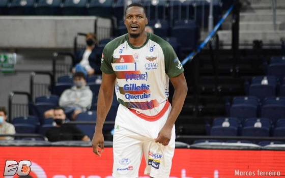 #LUB | FIN-AL FELIZ

Luego de algunas idas y vueltas a la hora de buscar la renovación de su contrato; finalmente se confirmó que Al Thornton seguirá una temporada más en Aguada y buscará su tercer título consecutivo en la institución.

✍️ <a href="/jptamborini/">Juan Pablo Tamborini</a>
📝 basquetcaliente.com/2021/03/09/fin…