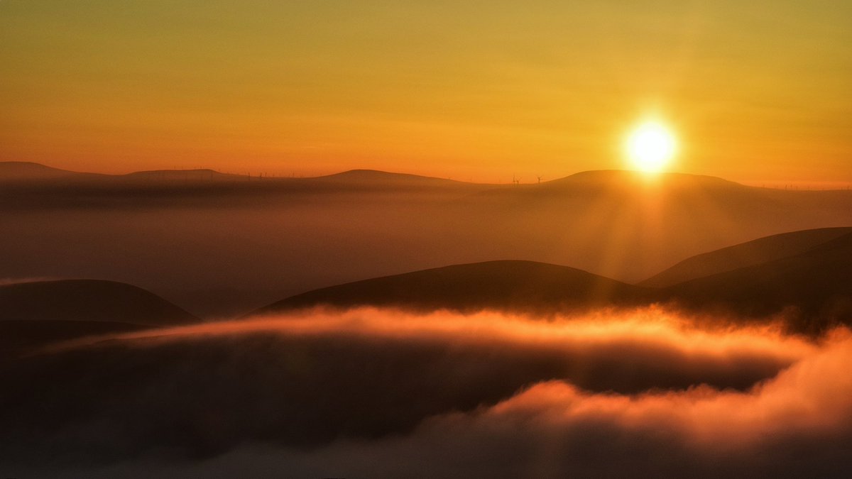 Love watching a good sunset from up in the hills. @ScotsMagazine @VisitScotland @DGWGO #scotspirit #lovescotland #scotland #sunset #landscape #landscapephotography #southernuplandway #visitdumfriesandgalloway #southernuplands