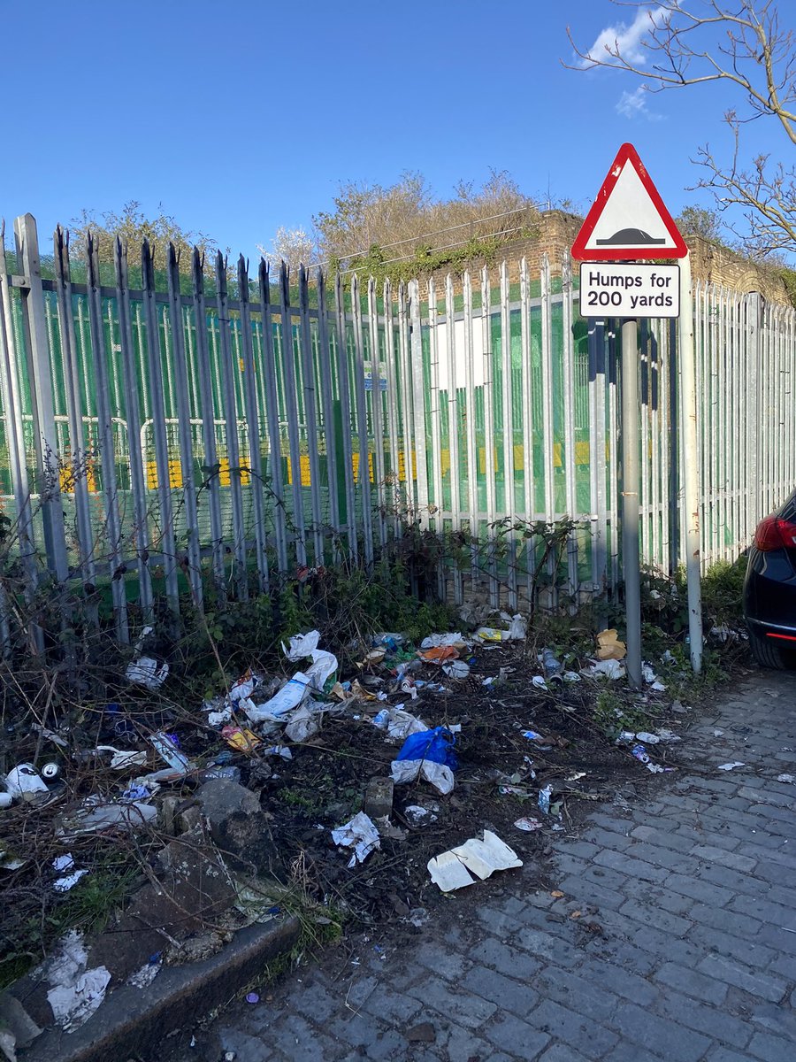 Crixy_5's tweet photo. @TowerHamletsNow When will Pedley Street ever be clean? New flats built, high taxes &amp; we have to live in a mess? Shoreditch &amp; Bethnal Green area gets cleaned why miss out Pedley Street? Please help. One bin area is blocked, cannot live like this!!! Send someone #cleaneastlondon https://t.co/0A063aQJTg