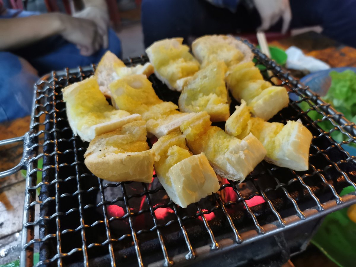sodesu123's tweet photo. 今晩は友人知人で近所のAkay BBQ〜!!安くてまあまあ美味しいです😎👍
Akay BBQ
https://t.co/CsFT5OZzhy
#ハノイ #BBQdinner https://t.co/Tg1RgAp0Pv