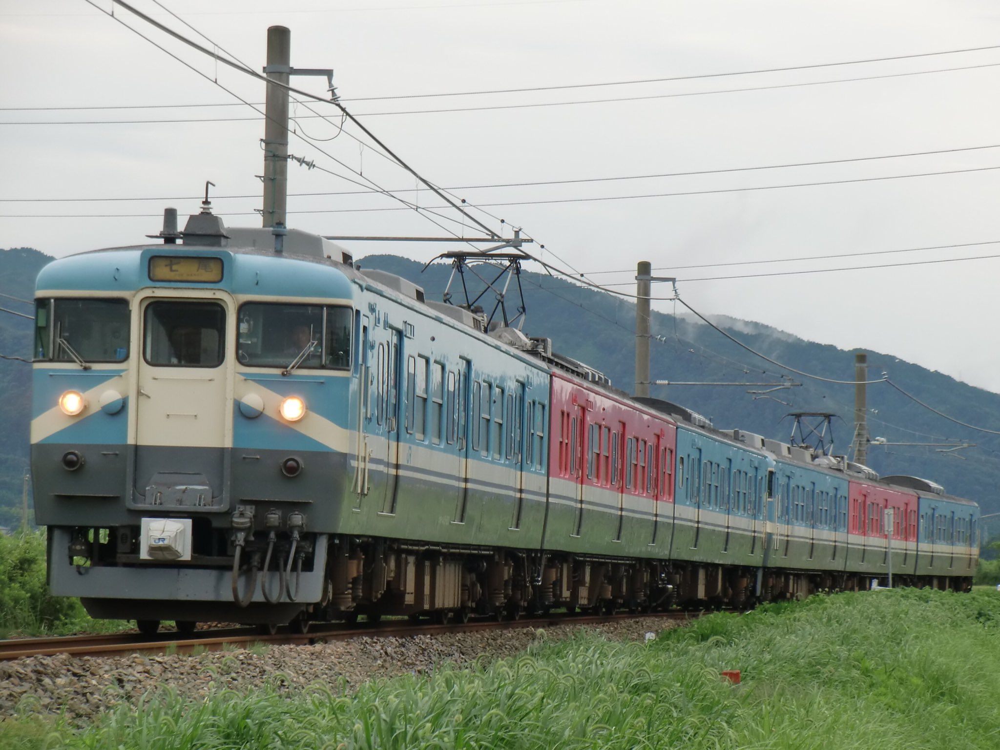 七尾線色415系 雷鳥89号 على X: 